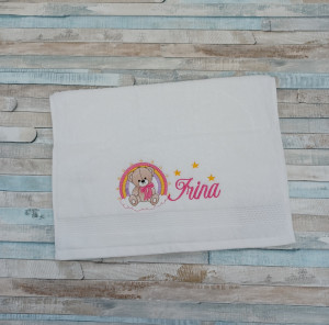 Prosop gradinita/cresa personalizat prin broderie Ursulet Curcubeu