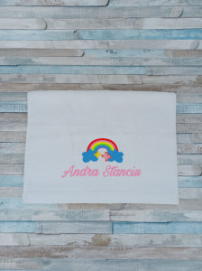 Prosop gradinita/cresa personalizat prin broderie Curcubeu