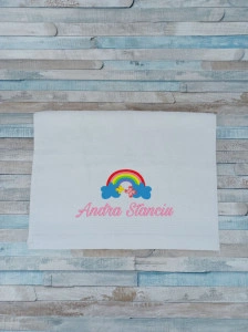Prosop gradinita/cresa personalizat prin broderie Curcubeu