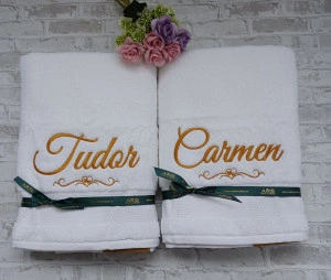 Set 2 prosoape personalizate cu nume 70x140cm Auriu