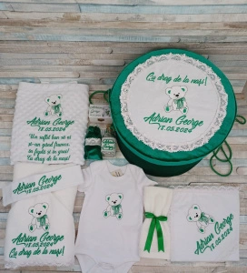 Trusou botez baiat Ursulet alb verde ,10 piese