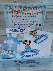 Trusou botez Mickey Mouse Baby /Albastru ,9 piese