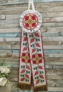 Paterita brodata Model traditional Cruce Struguri