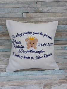 Pernuta brodata Ursulet ,dimensiune 40x40 cm