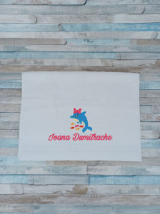 Prosop gradinita/cresa personalizat prin broderie Delfin