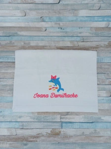 Prosop gradinita/cresa personalizat prin broderie Delfin