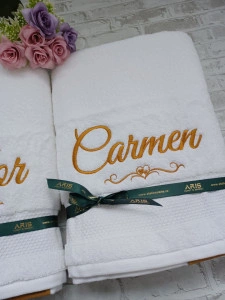 Set 2 prosoape personalizate cu nume 70x140cm Auriu
