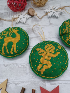 Set 3 ornamente pentru brad brodate verde/auriu