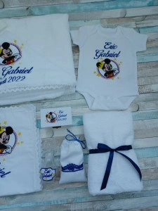 Trusou botez baiat Mickey Mouse cu stelute 11 piese cu lumanare
