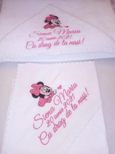 Trusou botez Minnie Mouse Baby-cu aplicatii fluturasi 3D ,10 piese