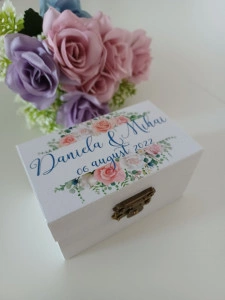 Cutiuta verighete personalizata – Flori bleu/roz