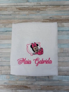 Prosop brodat nume Minnie roz