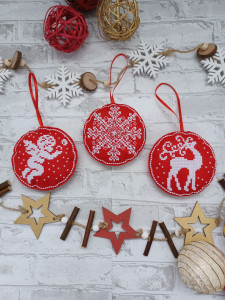 Set 3 ornamente pentru brad brodate rosu/alb