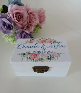 Cutiuta verighete personalizata – Flori bleu/roz
