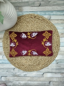 Perna Raclă Sfinte Moaște-Pernuta brodata cu cruci si model floral