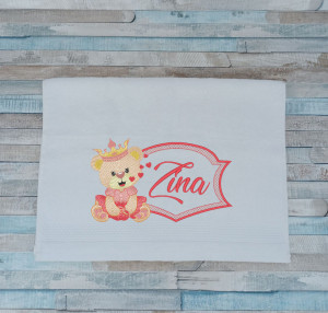 Prosop gradinita/cresa personalizat prin broderie Ursulet fata