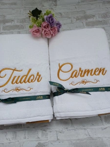 Set 2 prosoape personalizate cu nume 70x140cm Auriu