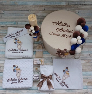 Trusou botez baiat Ursulet baloane ,format din 10/11piese