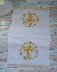 Napron -Stergar brodat masa Biserica 150/50cm
