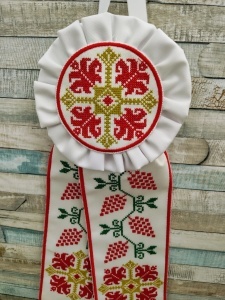 Paterita brodata Model traditional Cruce Struguri