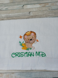 Set saculet si prosop personalizate prin broderie Lion King, pentru gradinita/cresa, 45×35 cm