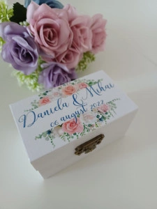 Cutiuta verighete personalizata – Flori bleu/roz