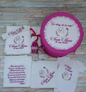 Trusou de botez Pisicuta Marie ,11 piese
