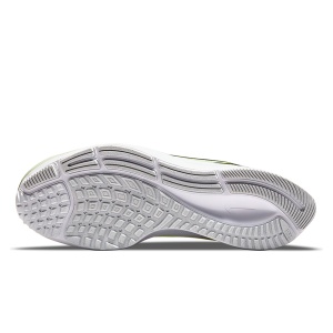 Incaltaminte Alergare Nike Air Zoom Pegasus 38 Barely Volt/Volt/Photon Dust/Black - Img 3