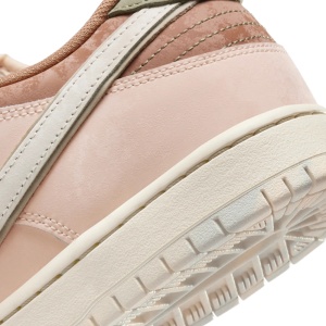 Incaltaminte Nike SB Dunk Low Pro Prm Amber Brown/Crimson Tint/Hemp/Guava Ice - Img 8