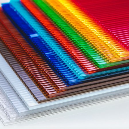 Policarbonat celular: cum alegi corect grosimea, structura și accesoriile pentru acoperișuri, terase, sere și închideri