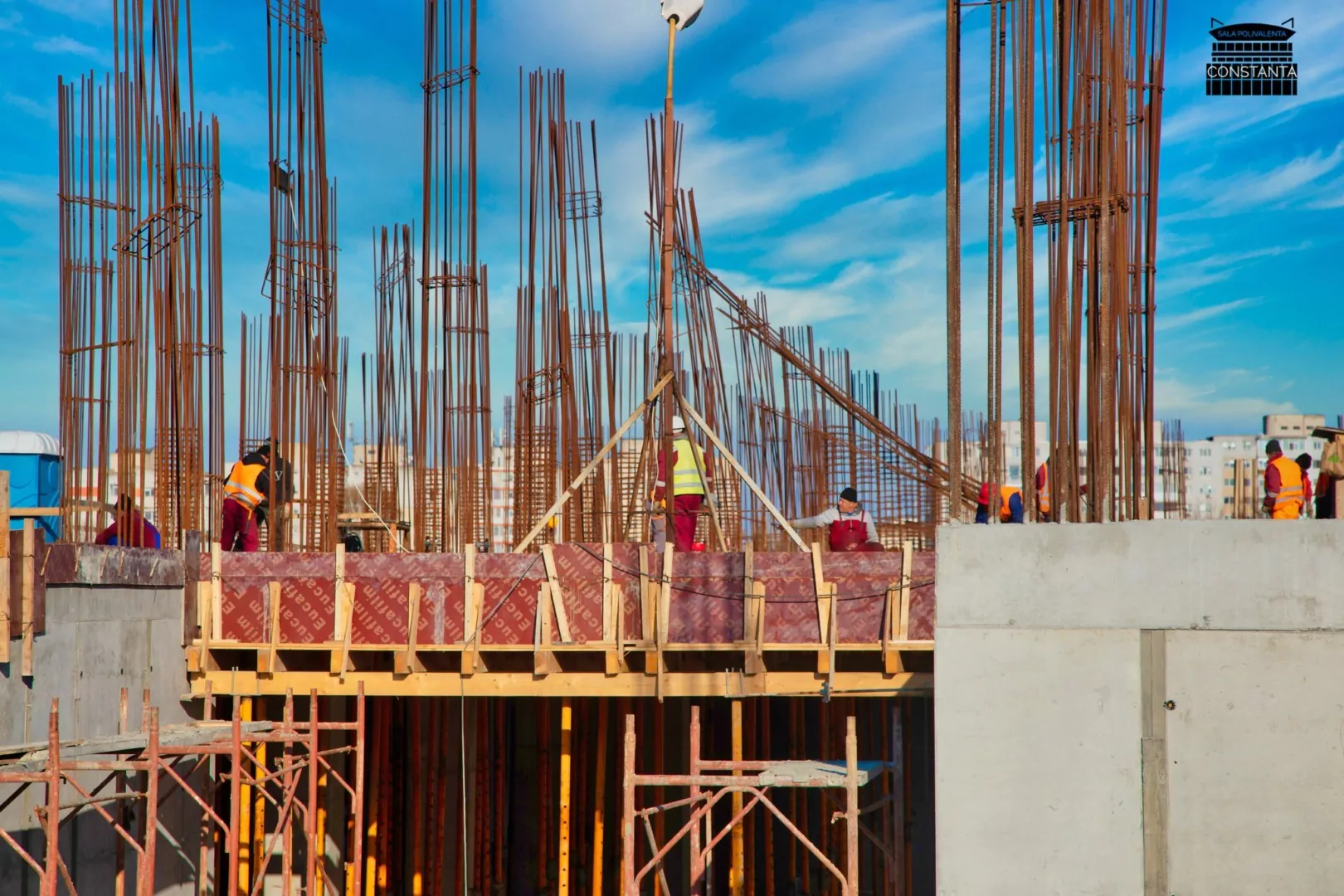 Evoluția Prețului la Metru Pătrat Construit în București în 2025: Apartamente și Vile