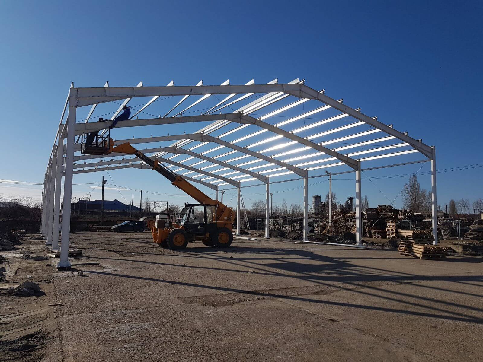 Construirea unei hale metalice: etape, materiale necesare și proiect complet – Ghid 2025