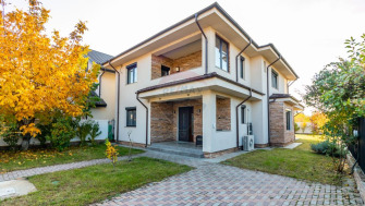 Preț mediu per mp util la apartamente & vile – județul Ilfov, pe localități (august 2025)