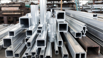 De ce aluminiul este materialul ideal pentru fațade și structuri ușoare — ghid complet 2025 pentru arhitecți, constructori și dezvoltatori