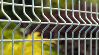 Panouri bordurate pentru gard – modele, elemente necesare și costuri complete (ghid Materiale.Online)