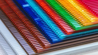 Policarbonat celular: cum alegi corect grosimea, structura și accesoriile pentru acoperișuri, terase, sere și închideri