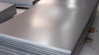 Tablă inox mată laminată la cald 6×1000×2000 mm, EN 1D, AISI 304 / 304L: cum o alegi, cum o lucrezi și unde se folosește