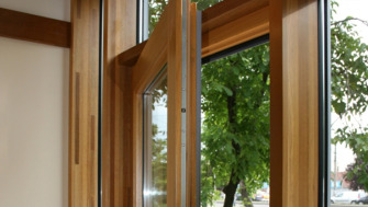 Geam Termopan cu Profil din Aluminiu, PVC sau Lemn Stratificat: Diferențe, Avantaje, Dezavantaje