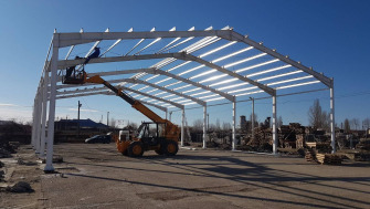 Construirea unei hale metalice: etape, materiale necesare și proiect complet – Ghid 2025