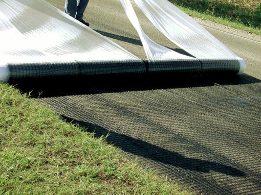 GEOGRIGLIA DI RINFORZO PER ASFALTO GTS AG 50 2,2X100M / 220MP