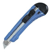 Plastic Cutter with Guide and Lock Button - 18Mm