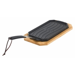 PLITA REVERSIBILA DIN FONTA CU DOUA FETE GRIL SAU NETEDA CU SUPORT LEMN PENTRU SERVIRE, COZZE 90326, 16.5X33CM