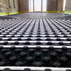 PLACA CU NUTURI IZOPICK, EPS150 10MM, FOLIE NEAGRA 0.6MM, 710X1200MM, 23 PLACI / 19.5 MP