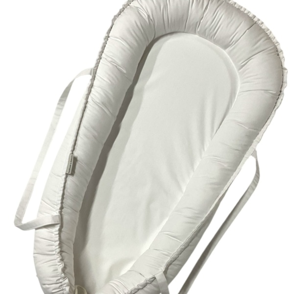 Baby Nest Deluxe Alb - Un Cuib de Puritate și Liniște pentru Pruncii Noștri