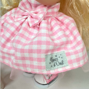 Papusa Nines D'Onil, Mia, cu parul blond, cu catel, cu articulatii, cu miros de vanilie, 30 cm - Img 4