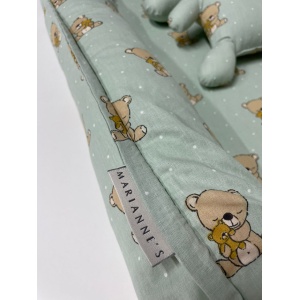 Set Baby Nest Deluxe cu Pernă și Jucărie - Ursuleți Verzi Cuibul Perfect pentru Somnul și Joaca Bebelușului Tău - Img 3