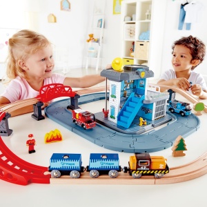 Jucarie din lemn - Set tren si servicii de urgenta (55 piese) - Img 6