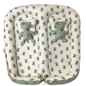 Set Baby Nest Deluxe Gemeni: Confort Dublu cu Ursuleți Verzi și Albi - Include Pernă și Jucărie - Img 1