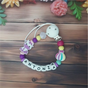 Lănțișor pentru suzetă personalizat -Văcuță mov-