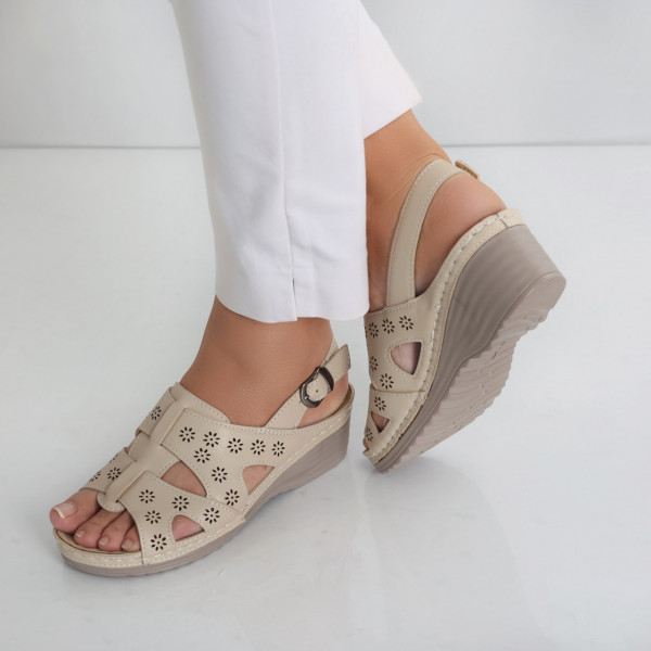 Дамски сандали на платформа Beige, изработени от Darosa Eco Leather